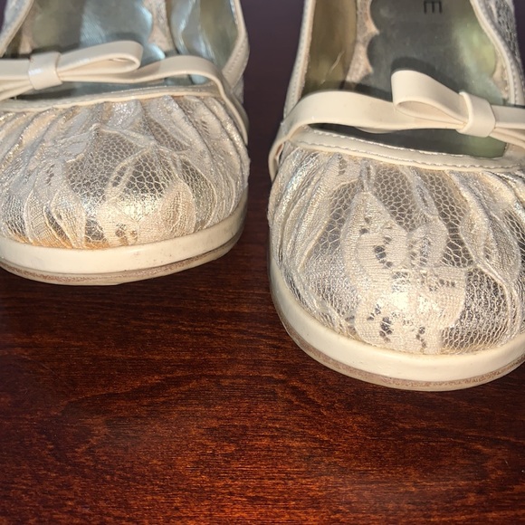 Rampage Ivory Lace covered pumps - Picture 6 of 7